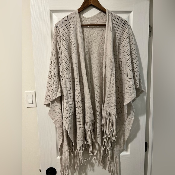 Dynamite poncho - OS - Picture 1 of 1